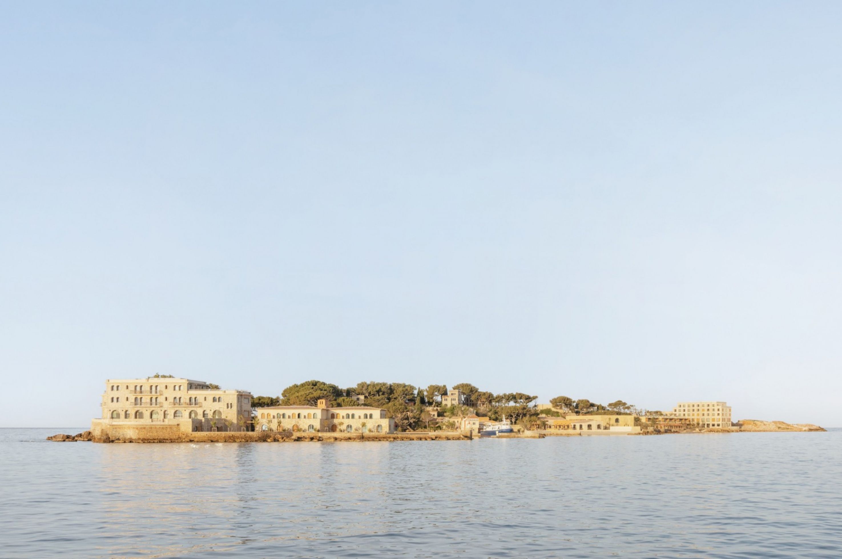 p334_bendor_l-ile-crop.jpg